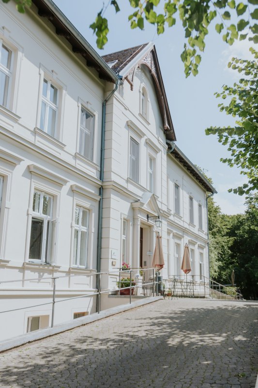 Gut Nisdorf ist ein 700 Jahre altes Rittergut, liebevoll renoviert zu einem Biohotel, &copy; Karoline Vossbeck