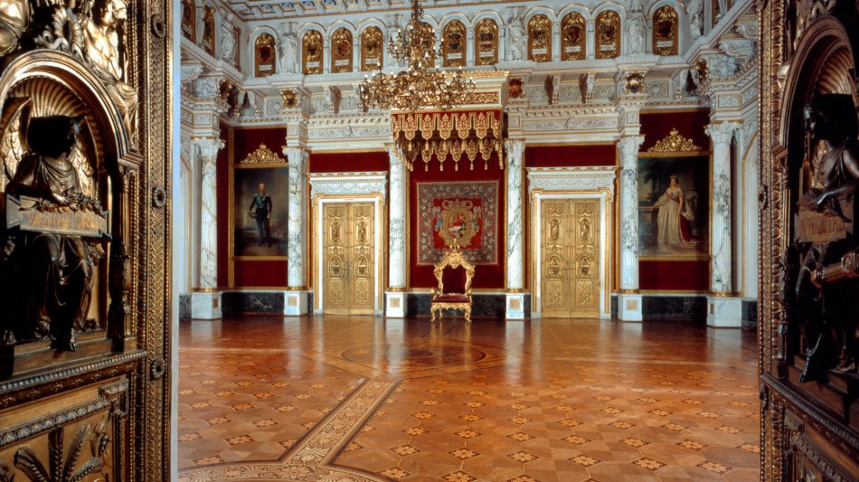 Uitzicht op de troonzaal van de groothertog in de woon- en staatsvertrekken van Slot Schwerin // © Lothar Steiner © Staatliches Museum Schwerin Uitzicht op de troonzaal van de groothertog in de woon- en staatsvertrekken van Slot Schwerin // © Lothar Steiner © Staatliches Museum Schwerin