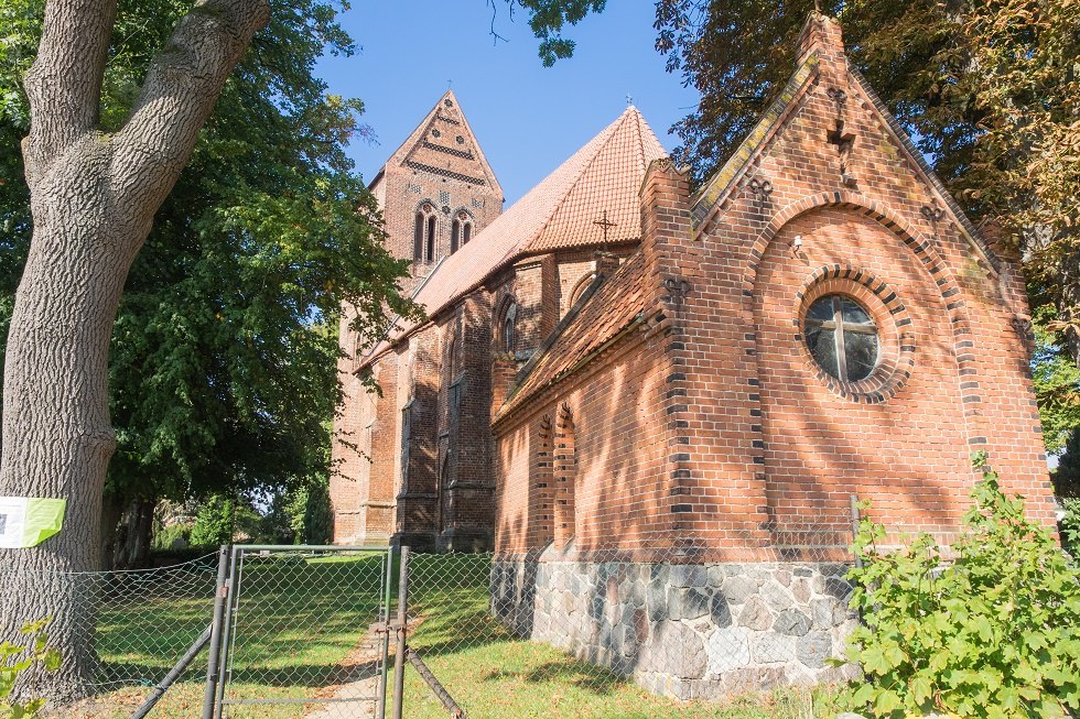 Die Kirche ist ein aufwendig gestalteter Backsteinbau. // © Frank Burger Die Kirche ist ein aufwendig gestalteter Backsteinbau. // © Frank Burger