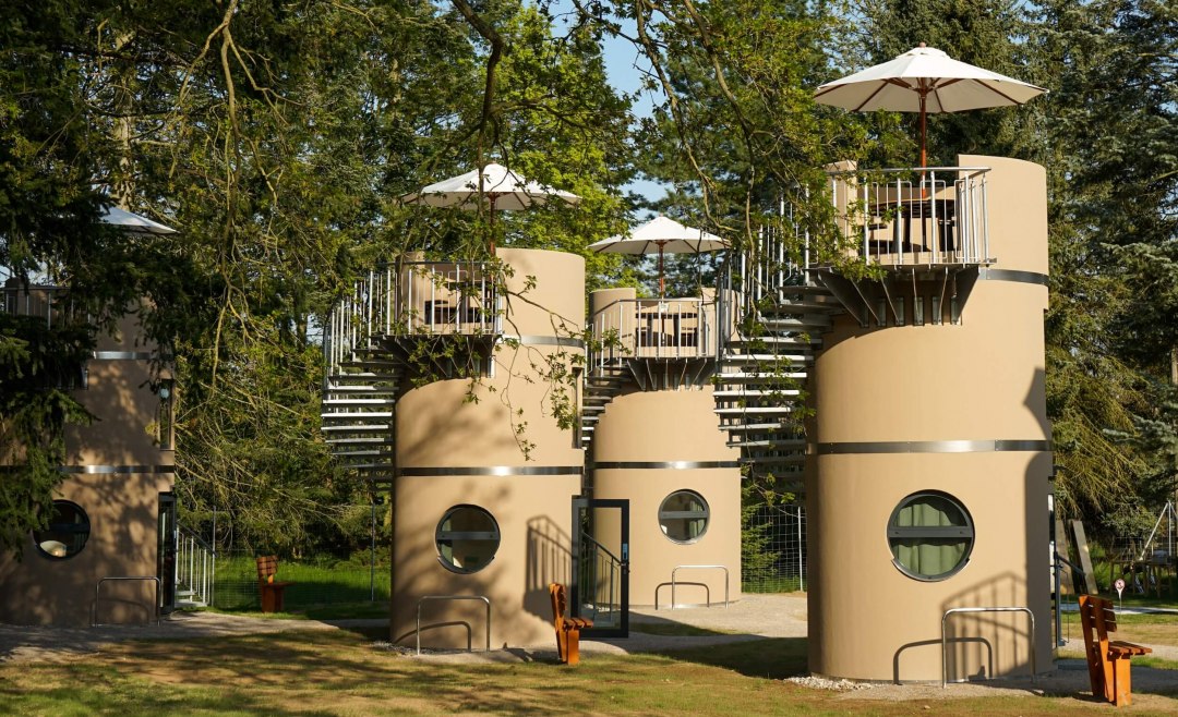 Außenansicht der Hoteltürme vom slube in Krakow am See, © slube Außenansicht der Hoteltürme vom slube in Krakow am See, © slube