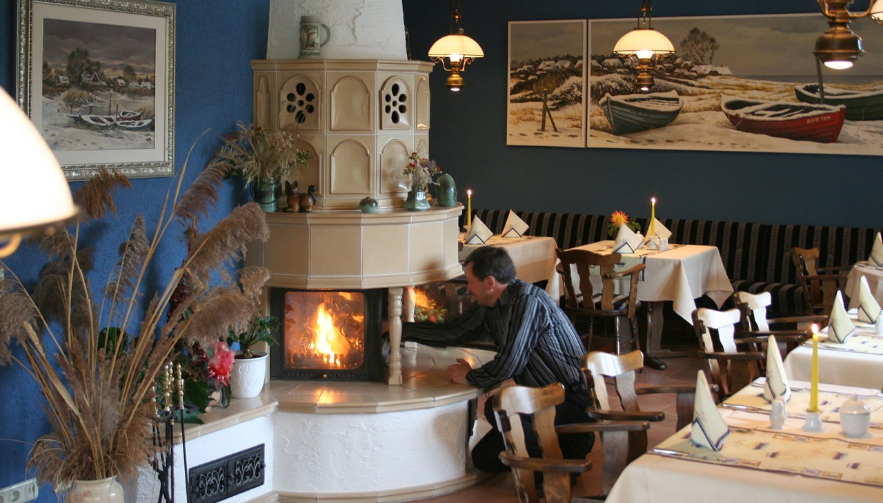 Gemütliche Stunden am Kamin verzaubern am Ende eines kalten Wintertages, © Robert Niche Gemütliche Stunden am Kamin verzaubern am Ende eines kalten Wintertages, © Robert Niche