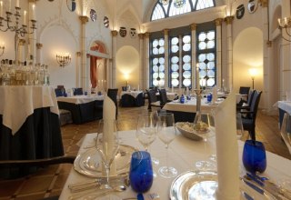 Kulinarische Hochgen&uuml;sse - Gourmetrestaurant im Wappensaal des Schlosshotels Burg Schlitz // &copy; Schlosshotel Burg Schlitz/Petra St&uuml;ning Photografie