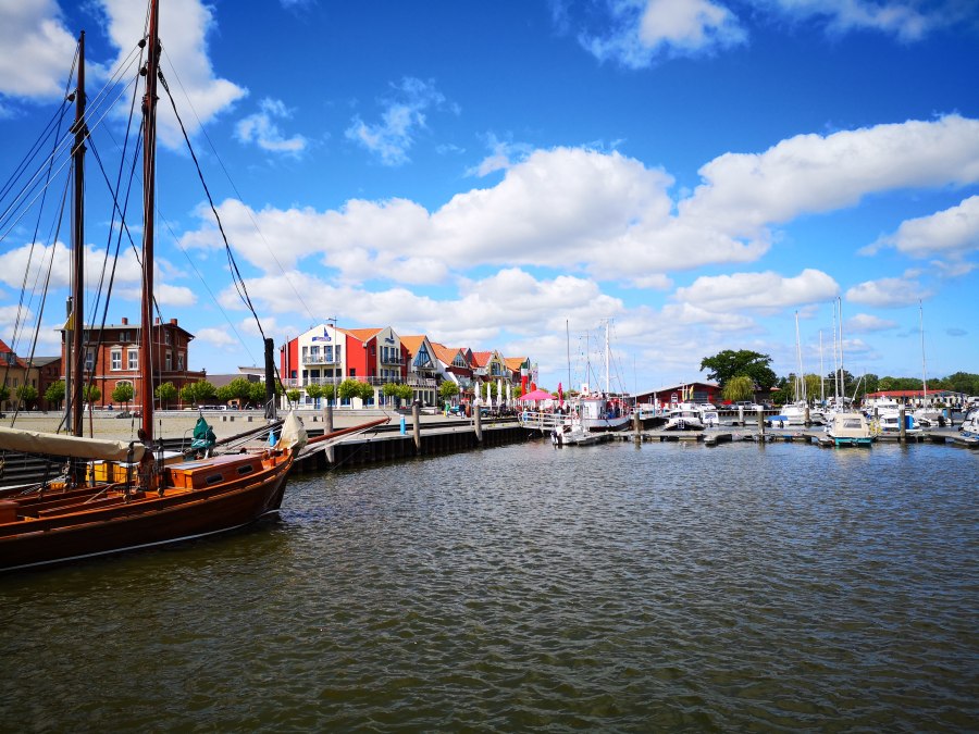 Blick von der Wasserseite auf den Stadthafen Barth, © Stadt Barth, Paszehr