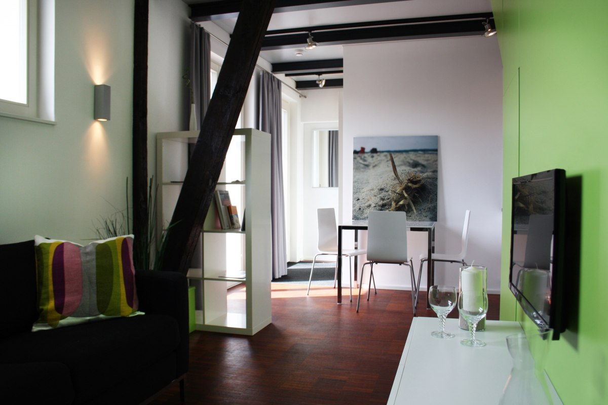 2-persoons appartement "Die Vertr&auml;umte"Galerijflat | 40 m&sup2; | woonkamer met keuken | 1 slaapkamer | douche | terras // &copy; Haus D&uuml;ne31