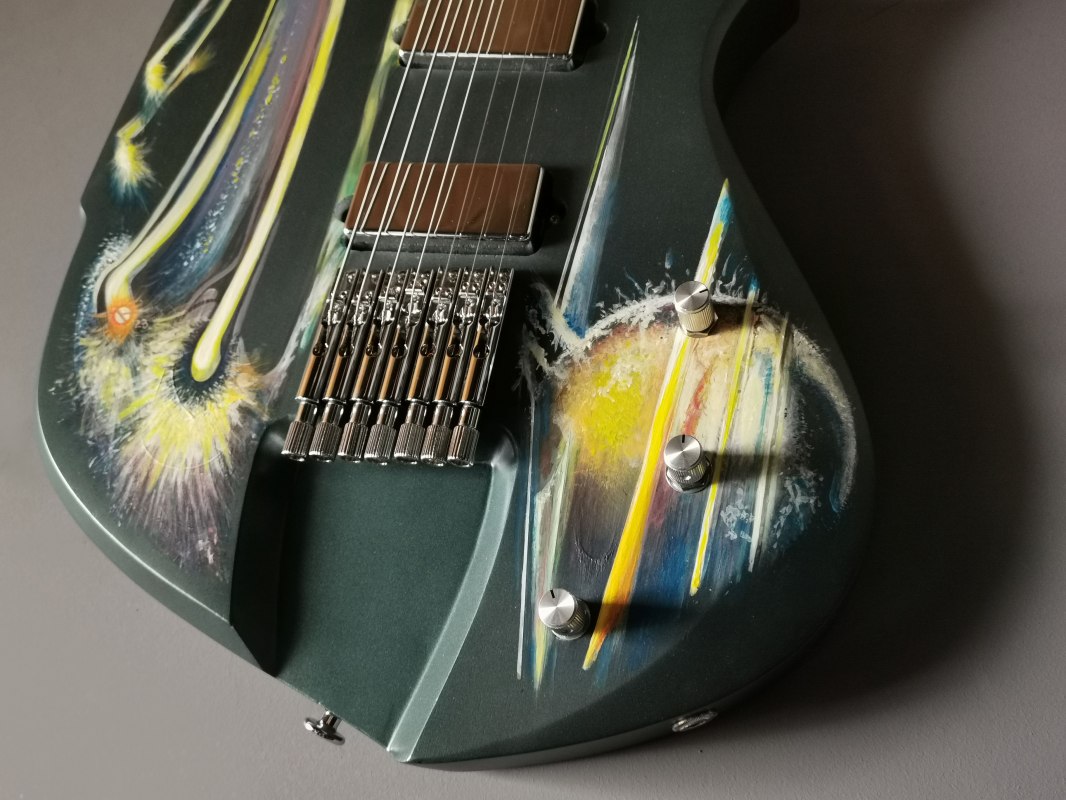 Gitaar "Planet" - HEART gitaren & meer en Nora Gauger // &copy; HEART guitars & more