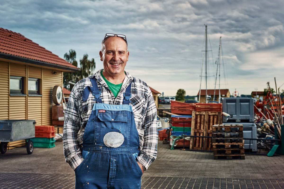 Fischereibetrieb Dirk Baumann, Heimathafen Freest, Mitglied der Fischereigenossenschaft Freest e.G. // © MV-T@pocha.de Fischereibetrieb Dirk Baumann, Heimathafen Freest, Mitglied der Fischereigenossenschaft Freest e.G. // © MV-T@pocha.de