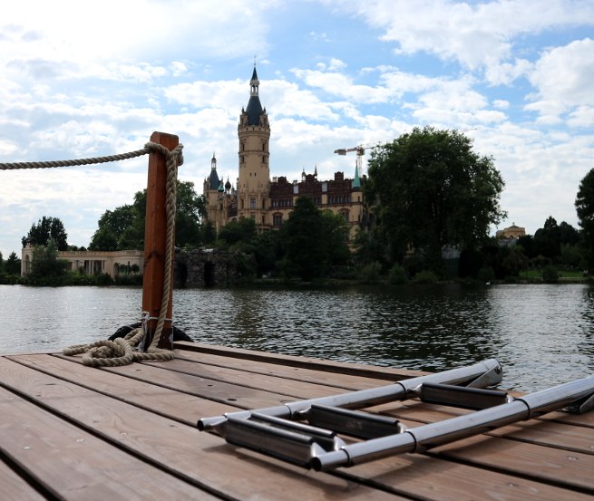 Das prächtige Schloss in Schwerin von der Wasserseite aus bestaunen // © MV-T/S. H. Witzel Das prächtige Schloss in Schwerin von der Wasserseite aus bestaunen // © MV-T/S. H. Witzel