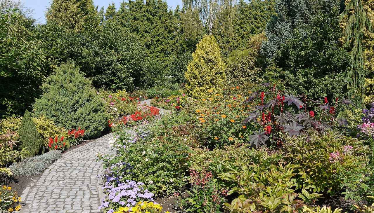 Wege führen durch den gesamten Garten, © TMV/Fischer Wege führen durch den gesamten Garten, © TMV/Fischer