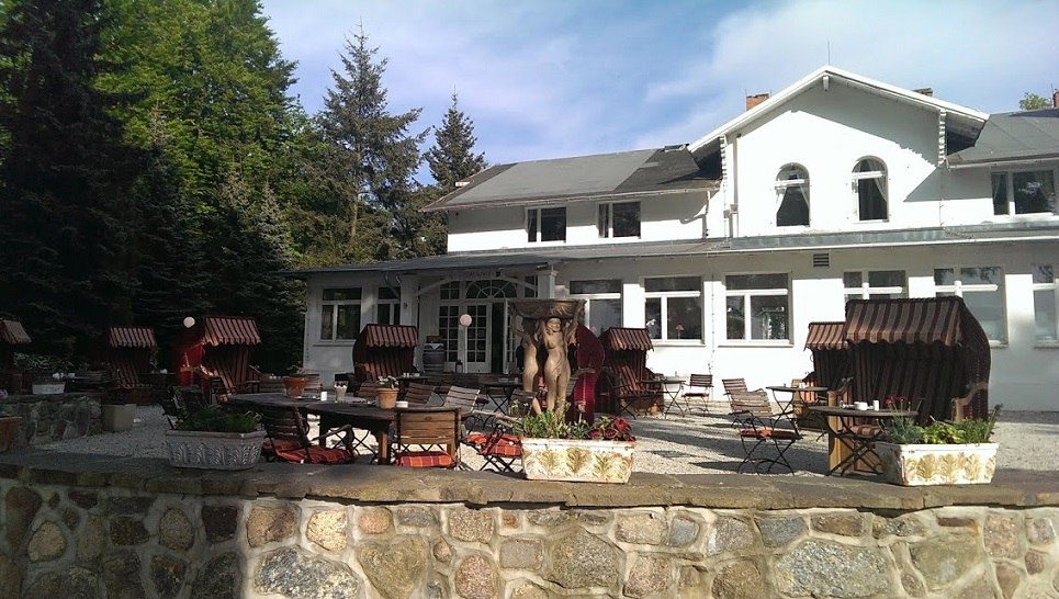 Terras van restaurant & caf&eacute; AusZeit // &copy; Manuel Kroiss