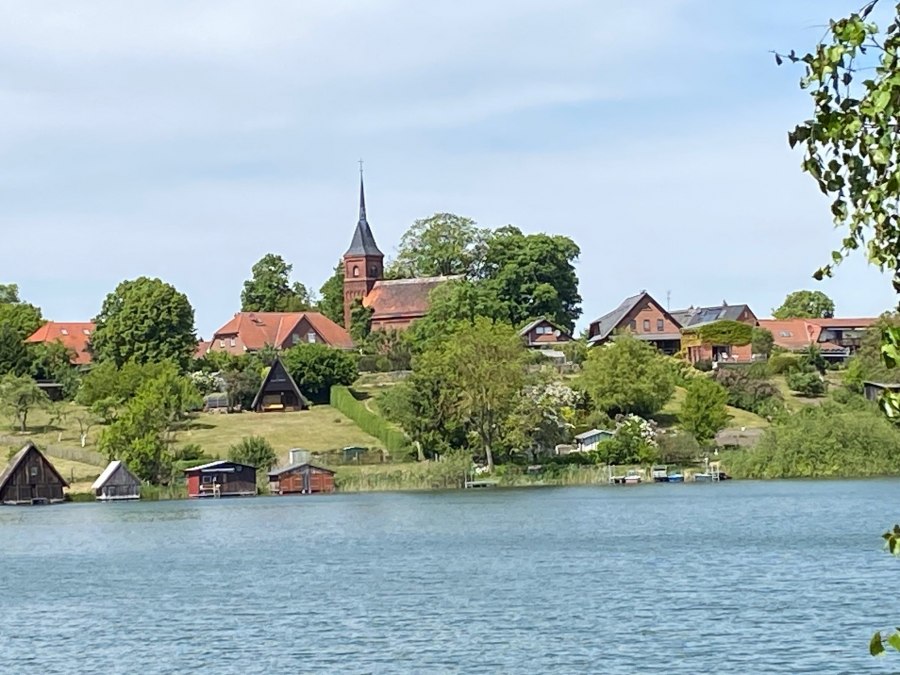 Kirche Wustrow, &copy; Amt Mecklenburgische Kleinseenplatte