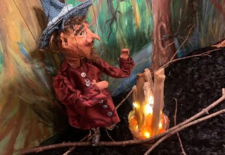 Rumpelstilzchen tanzt ums Feuer, © Martina Kriedel Rumpelstilzchen tanzt ums Feuer, © Martina Kriedel