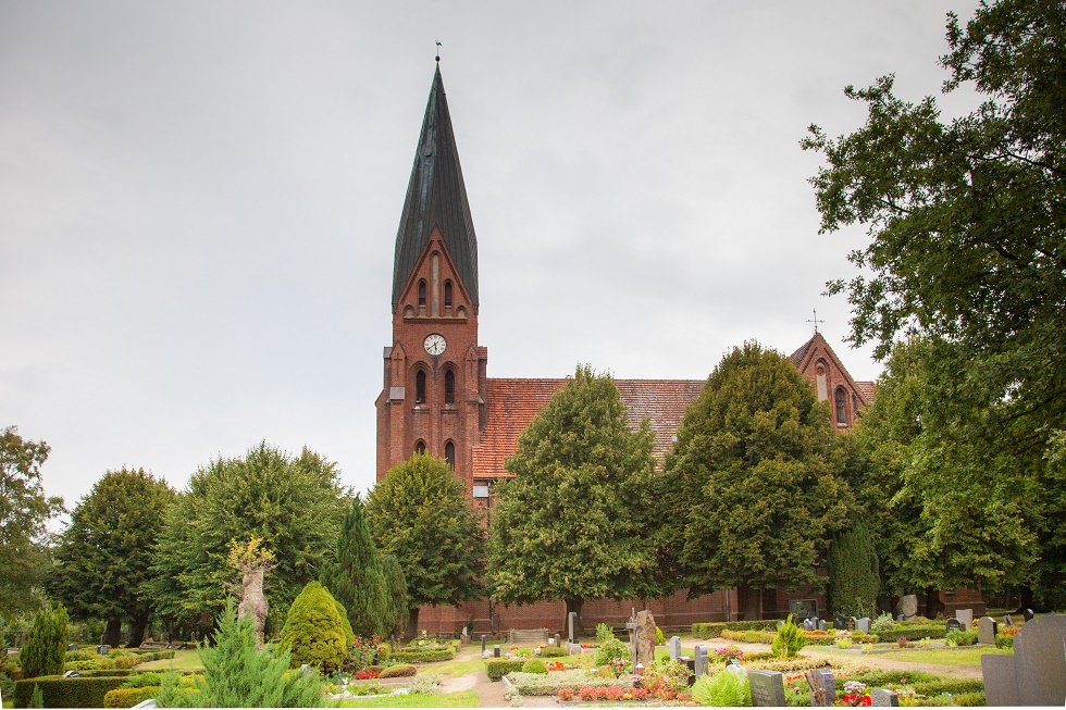 Kirche von der S&uuml;dseite // &copy; Frank Burger