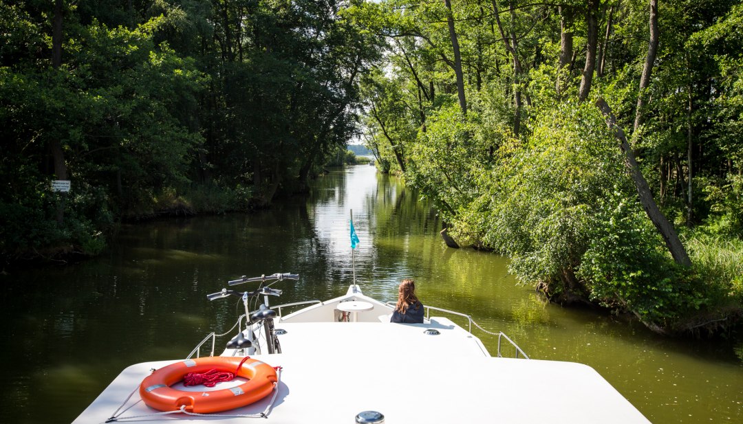 Mit Locaboat durch die Kanäle mit Locaboat // © Sebastian Canaves Mit Locaboat durch die Kanäle mit Locaboat // © Sebastian Canaves