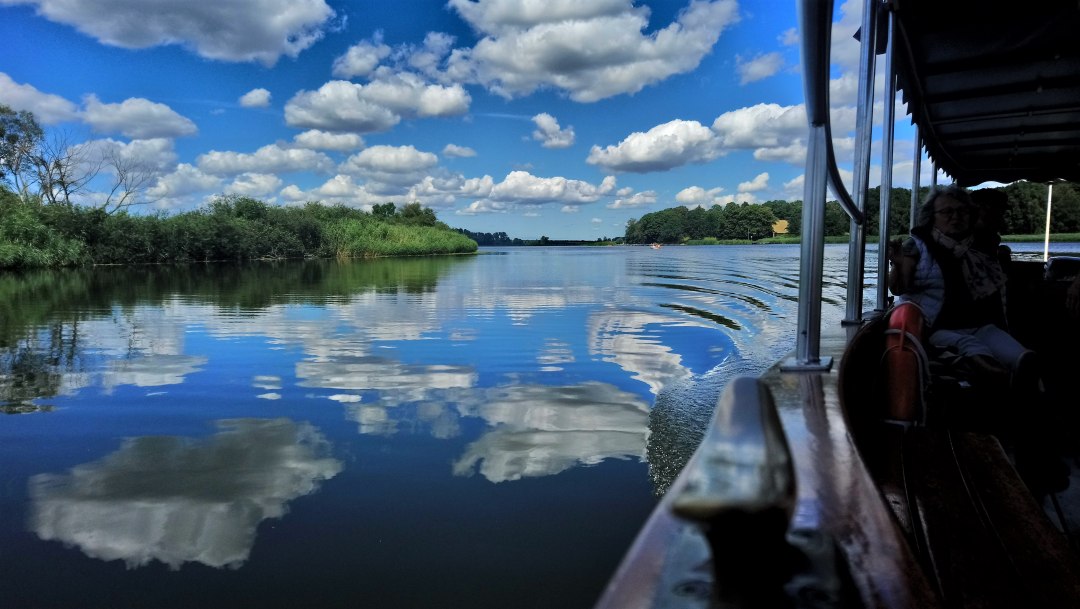 Barkasse Regulus mit Kurs auf die Burgwallinsel, © Jana Koch Barkasse Regulus mit Kurs auf die Burgwallinsel, © Jana Koch