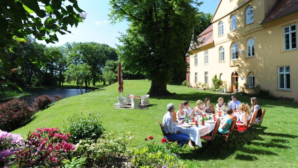 "Zu Tisch bei Freunden" - Kulinarischer Kalender ein ganes Jahr in Guts- und Herrenhäusern der Region // © Mecklenburger ParkLand_Andreas Fürst "Zu Tisch bei Freunden" - Kulinarischer Kalender ein ganes Jahr in Guts- und Herrenhäusern der Region // © Mecklenburger ParkLand_Andreas Fürst