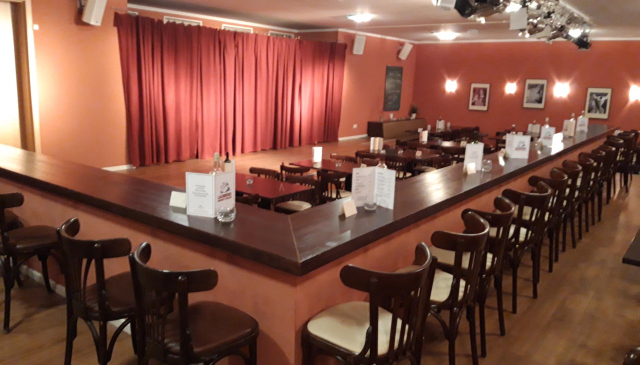 Speelzaal van cabaret Lachmöwe, © Lachmöwe Speelzaal van cabaret Lachmöwe, © Lachmöwe