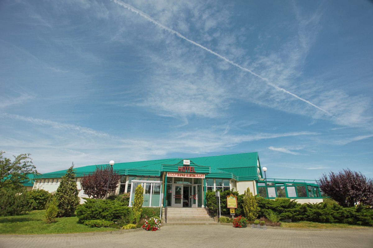 Ingang hotel // &copy; @EHRINGHAUS