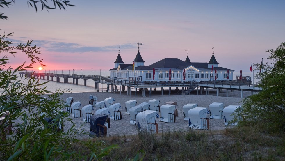 Die Seebr&uuml;cke in Ahlbeck l&auml;dt zu romantischen Abendspazierg&auml;ngen ein // &copy; MV-T/Grundner