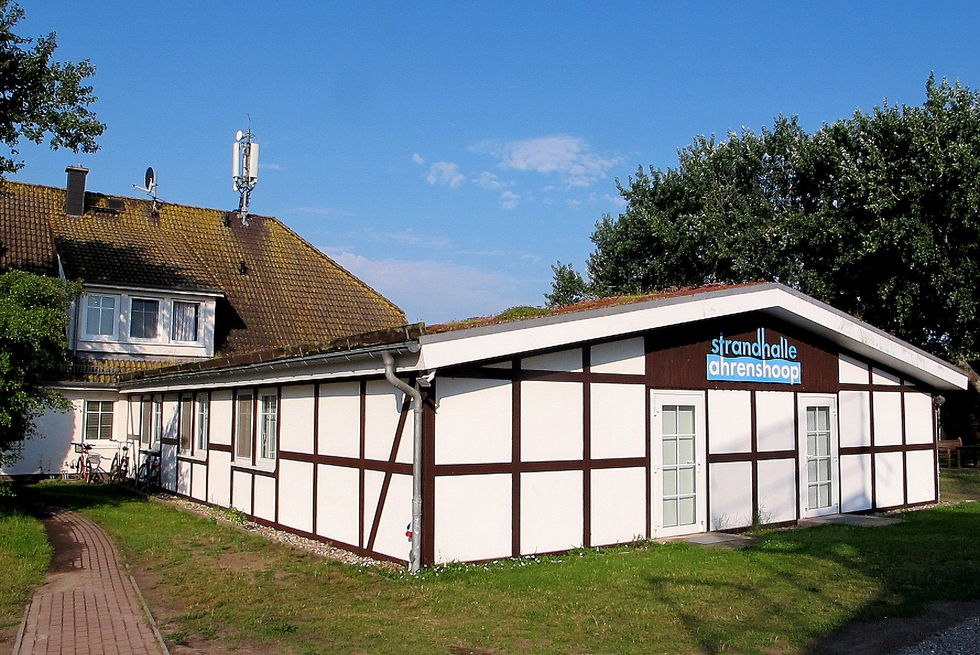 G&auml;stehaus und Strandhalle Ahrenshoop, &copy; Kurverwaltung Ahrenshoop &middot; Foto Andrea Kr&uuml;ger