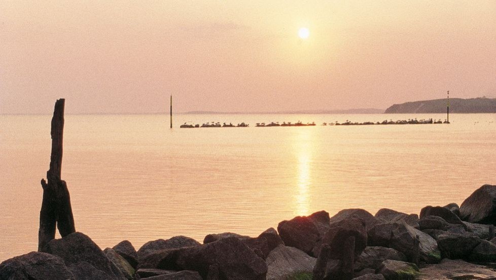 Sonnenuntergang &uuml;ber dem Jasmunder Bodden, &copy; TMV/Agentur Waterkant