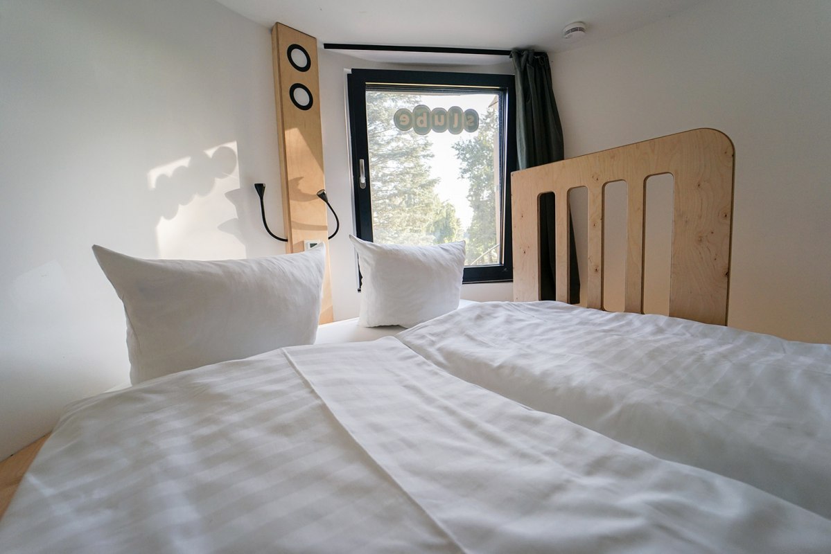 Slaapruimte slube hotel met twee overnachtingsplaatsen // &copy; slube