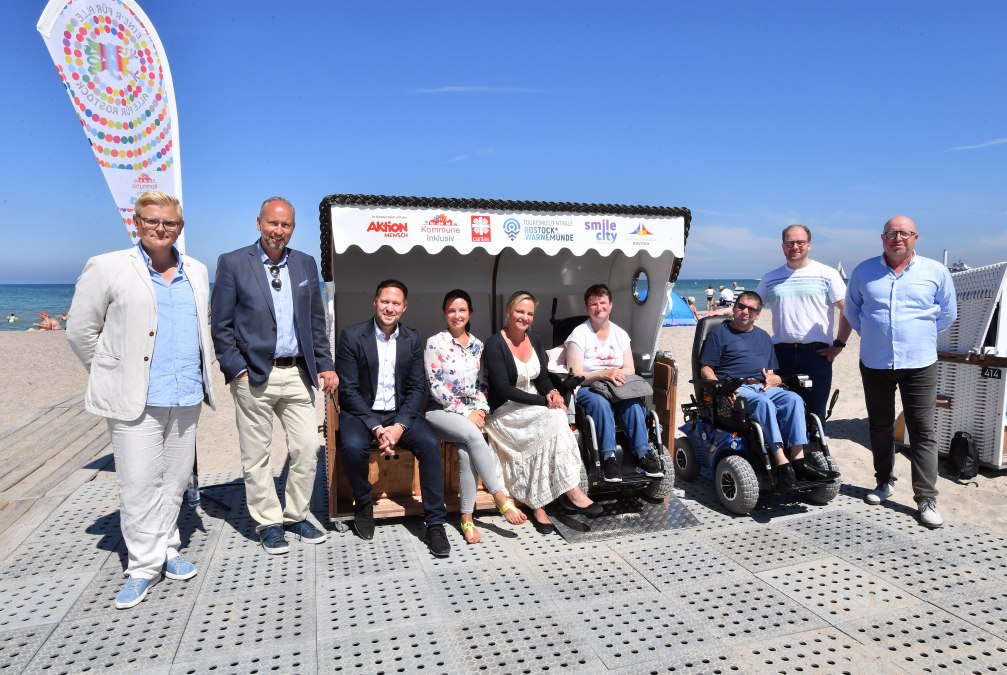 Barrierefreier Strandkorb am Strandaufgang Nr. 10, &copy; Joachim Kloock