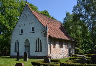 Der Giebel der Kirche aus dem 14. Jahrhundert wurde 1825 erneuert. // &copy; Lutz Werner