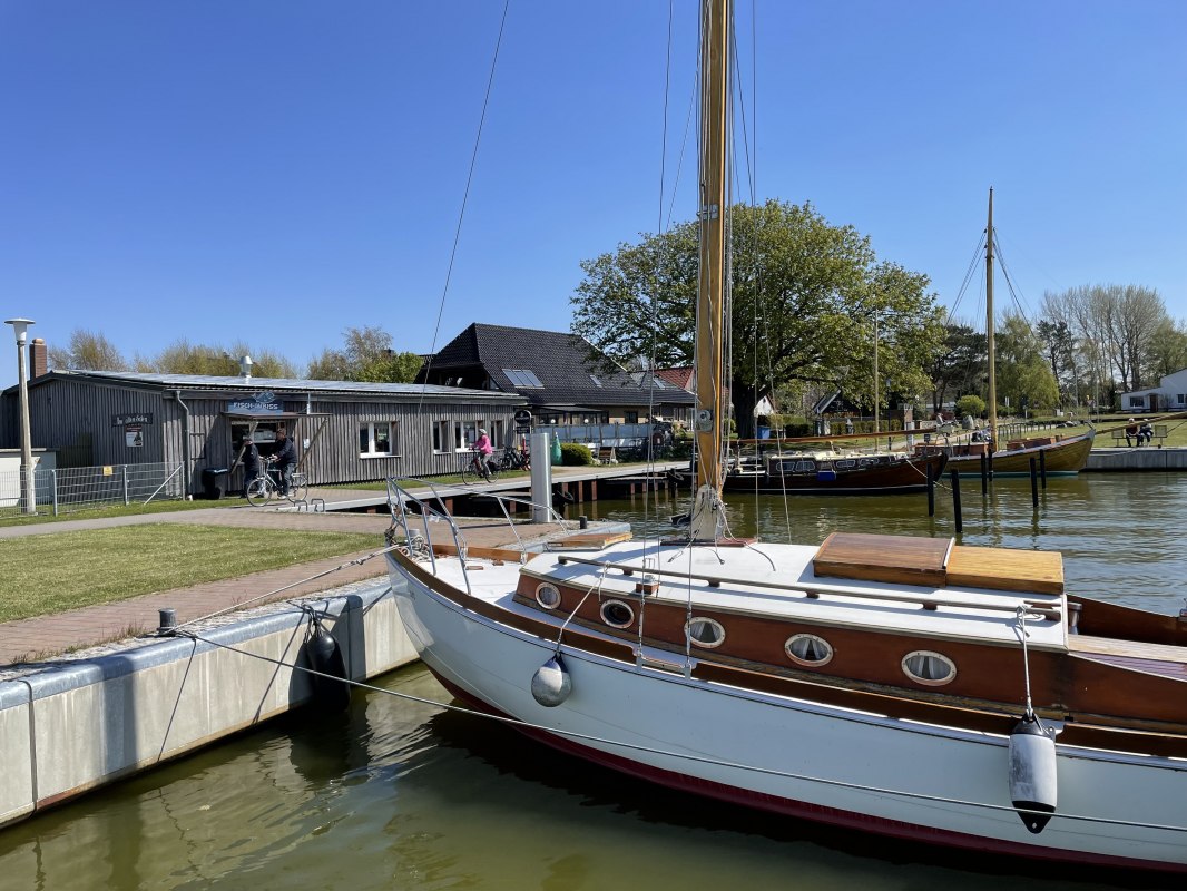Gastst&auml;tte "Am Alten Hafen" // &copy; Tourismuszentrale S&uuml;dliche Boddenk&uuml;ste