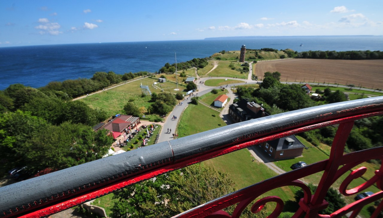 Blick vom Leuchtturm u?bers Fla?chendenkmal, © Tourismuszentrale Rügen Blick vom Leuchtturm u?bers Fla?chendenkmal, © Tourismuszentrale Rügen