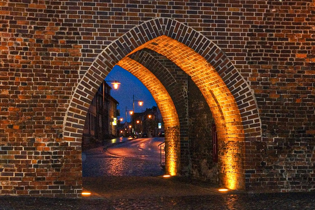 rostocker-tor-historische-abendfuerung-2011-RDG-2, © Stadt Ribnitz-Damgarten rostocker-tor-historische-abendfuerung-2011-RDG-2, © Stadt Ribnitz-Damgarten