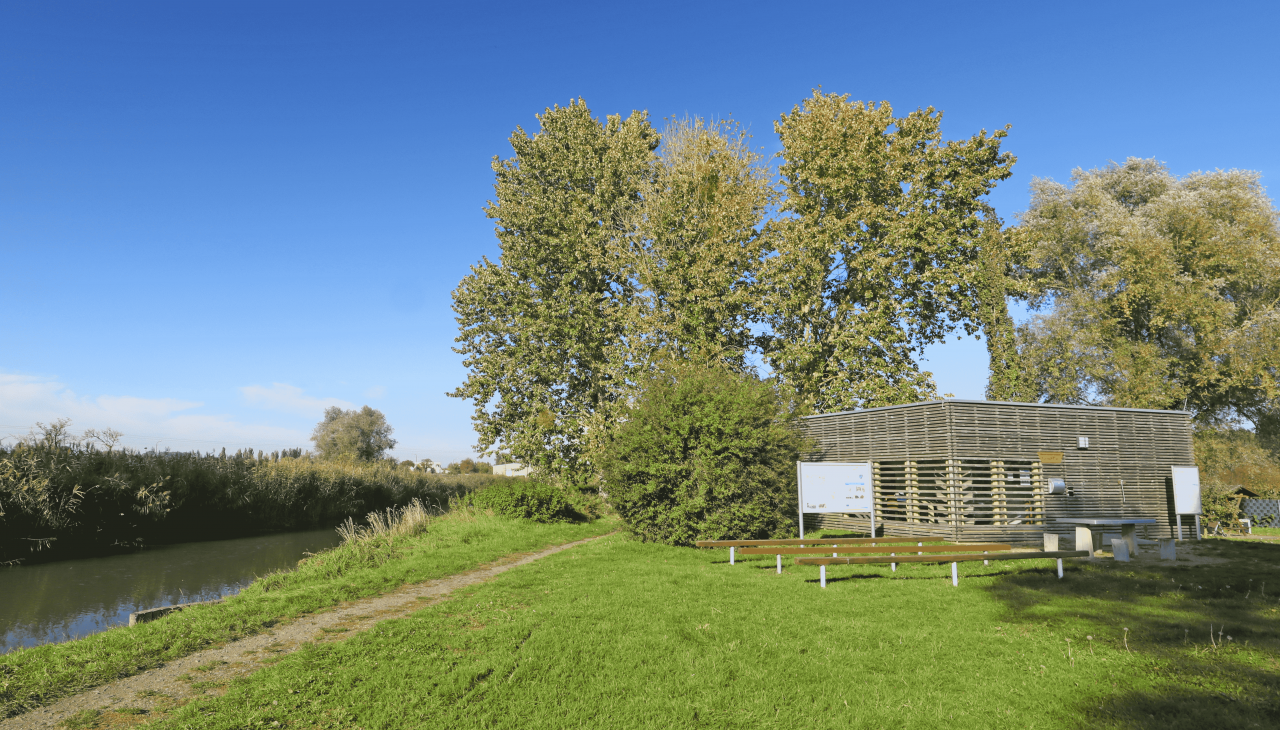 Sitzgelegenheit mit Blick auf das Wasser, © TMV/Gohlke