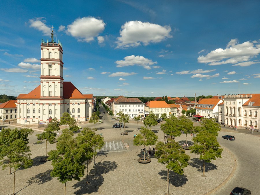 Marktplatz mit Stadtkirche, © Stadt Neustrelitz/Sebastian Haerter Marktplatz mit Stadtkirche, © Stadt Neustrelitz/Sebastian Haerter