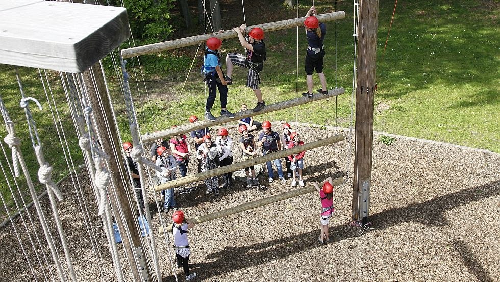 Klettern am hauseigenen Hochseilgarten // © Lars Schneider für GFE | erlebnistage Klettern am hauseigenen Hochseilgarten // © Lars Schneider für GFE | erlebnistage