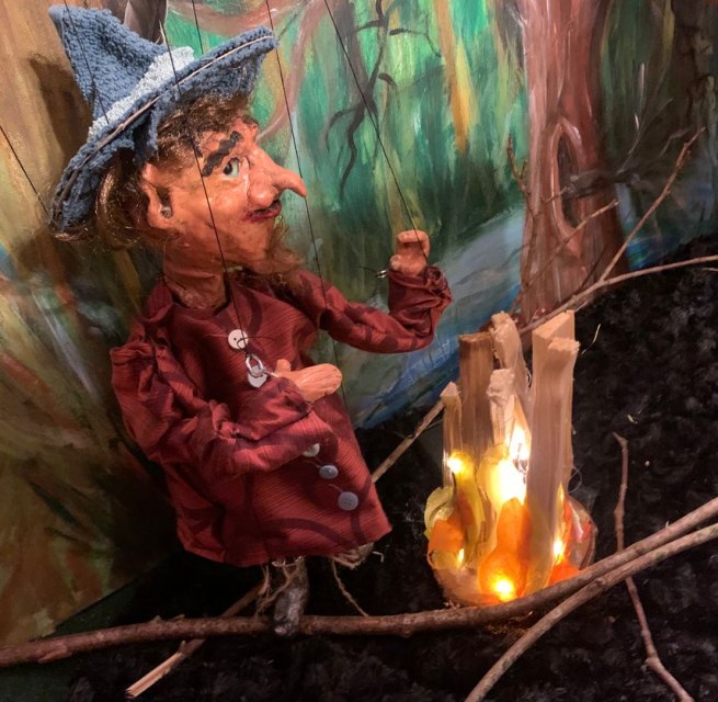 Rumpelstilzchen tanzt ums Feuer, © Martina Kriedel Rumpelstilzchen tanzt ums Feuer, © Martina Kriedel