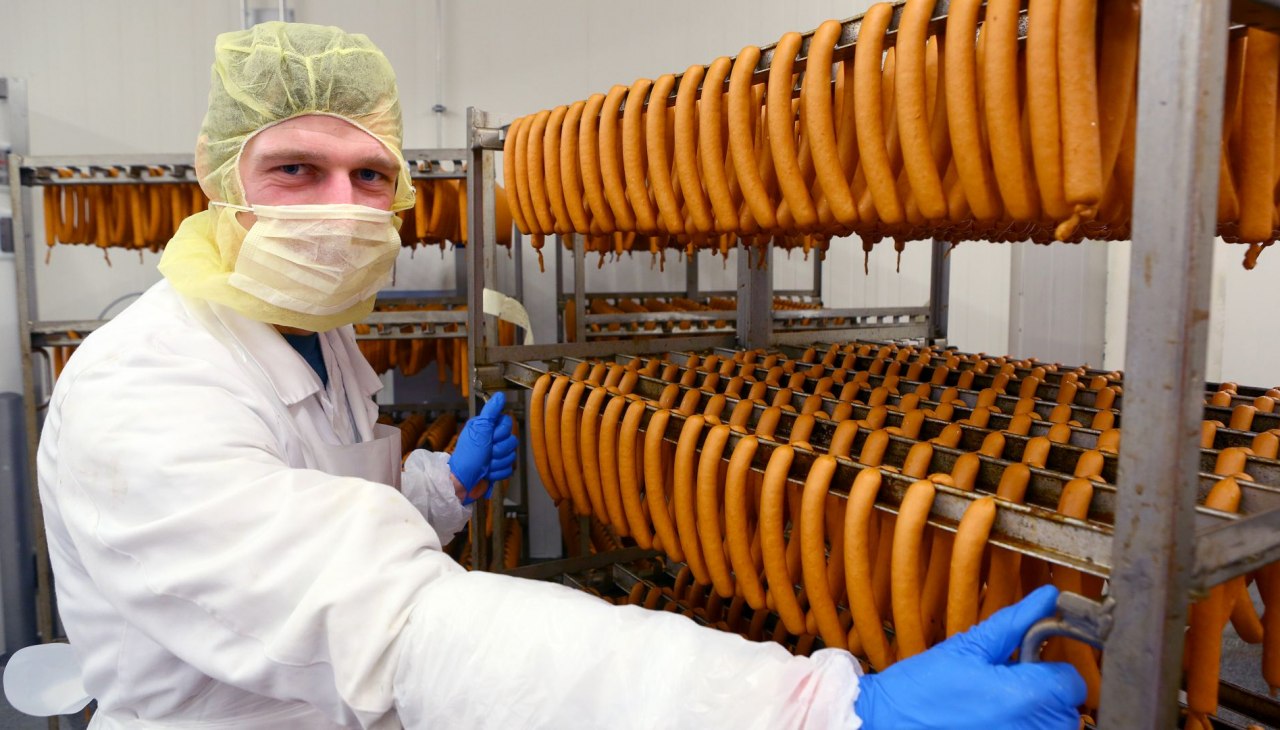 Produktion von Brühwurst, © Die Rostocker/ Ove Arscholl Produktion von Brühwurst, © Die Rostocker/ Ove Arscholl