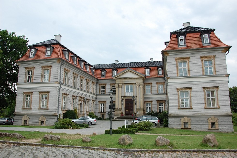 In het gerenoveerde kasteel is nu een hotel gevestigd. // © Gabriele Skorupski In het gerenoveerde kasteel is nu een hotel gevestigd. // © Gabriele Skorupski