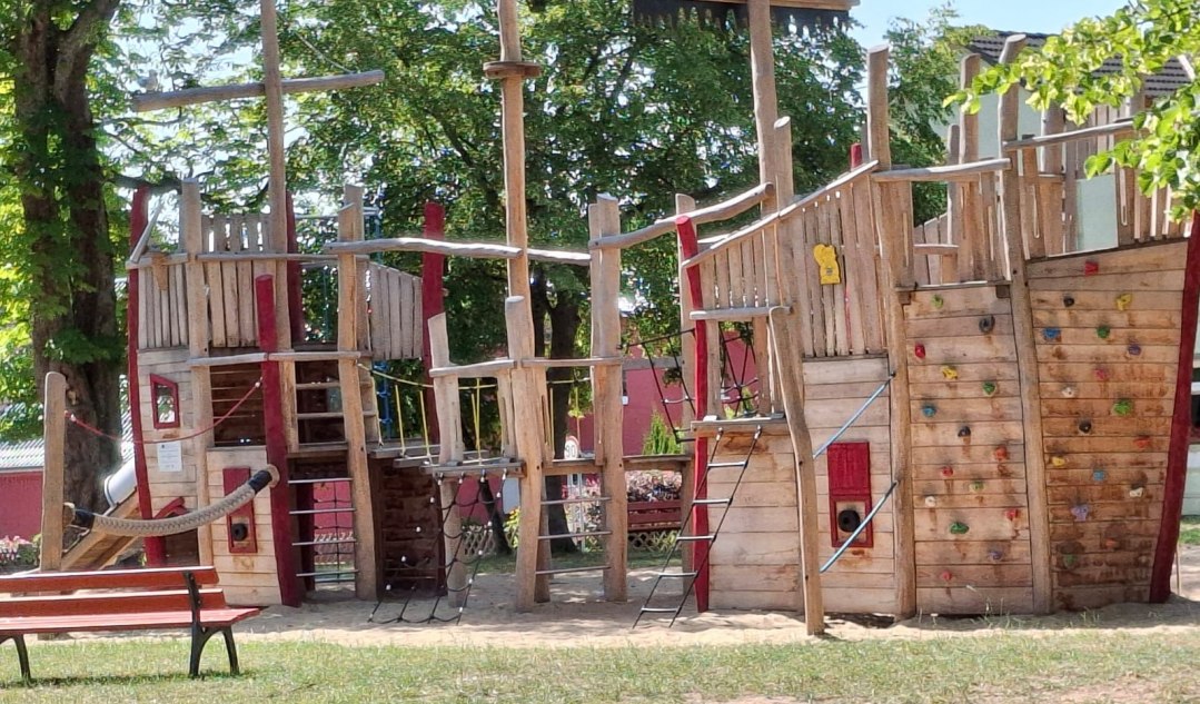 Spielplatz Canow, © Amt Mecklenburgische Kleinseenplatte Spielplatz Canow, © Amt Mecklenburgische Kleinseenplatte