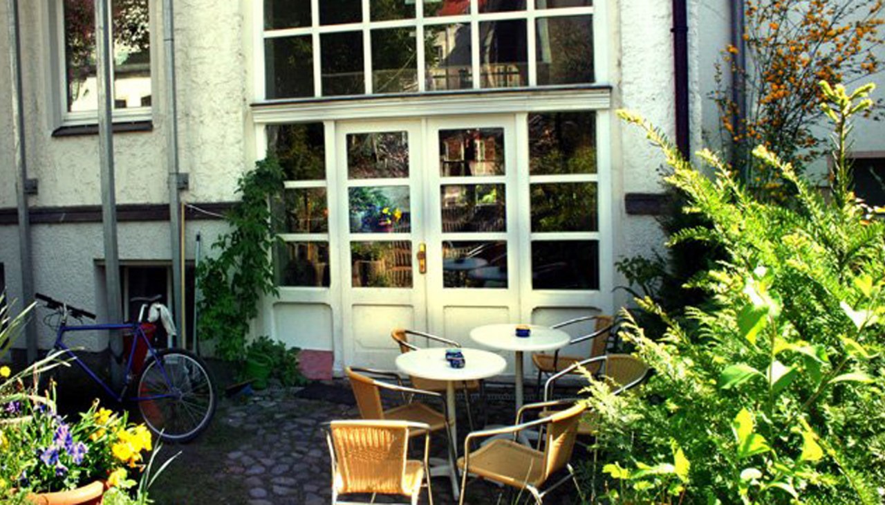 Idyllischer Garten zum Entspannen, &copy; Jellyfish Hostel