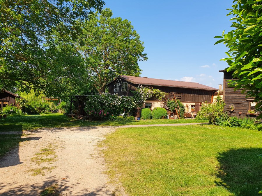 Nussbaumhof MV - Ferienhaus, Ferienwohnung & Radlerkojen, © Nussbaumhof MV Nussbaumhof MV - Ferienhaus, Ferienwohnung & Radlerkojen, © Nussbaumhof MV