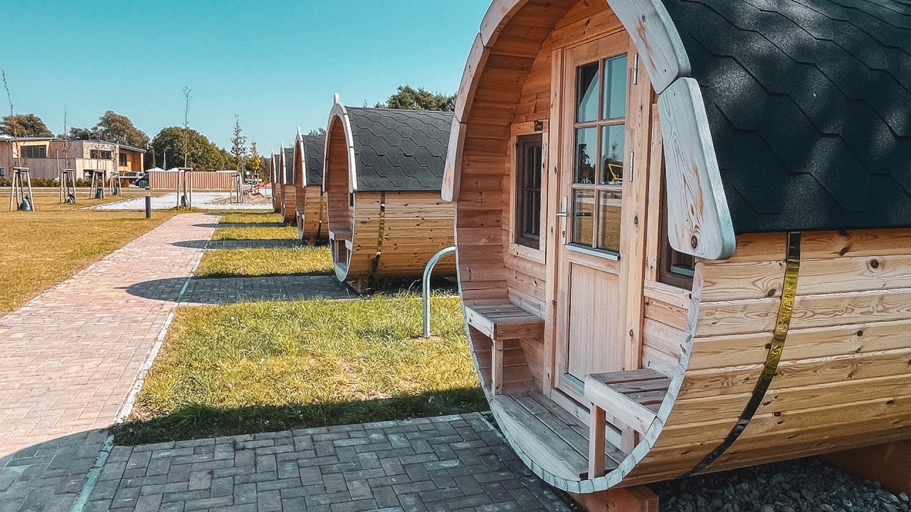 Die Schlaffässer des Prima Camping Resort Boddenblick // © Prima Camping Resort Boddenblick Die Schlaffässer des Prima Camping Resort Boddenblick // © Prima Camping Resort Boddenblick