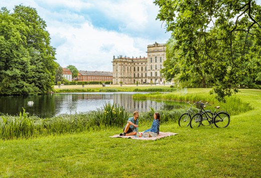 Picknick vor dem Schloss Ludwigslust, &copy; TMV/Tiemann