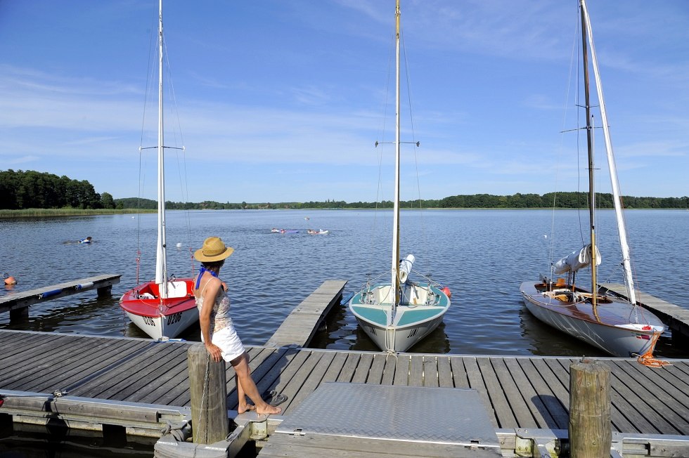 Die große Bootssteganlage bietet auch mitgebrachten Booten einen sicheren Hafen. // © Haveltourist Die große Bootssteganlage bietet auch mitgebrachten Booten einen sicheren Hafen. // © Haveltourist