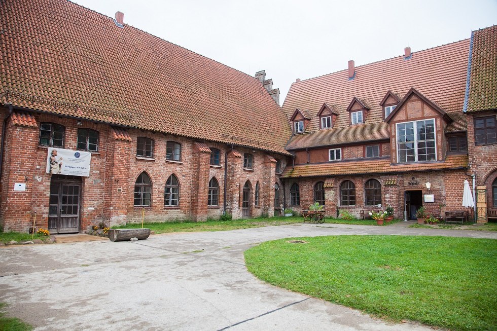 Klostergebäude mit Schänke // © Frank Burger Klostergebäude mit Schänke // © Frank Burger