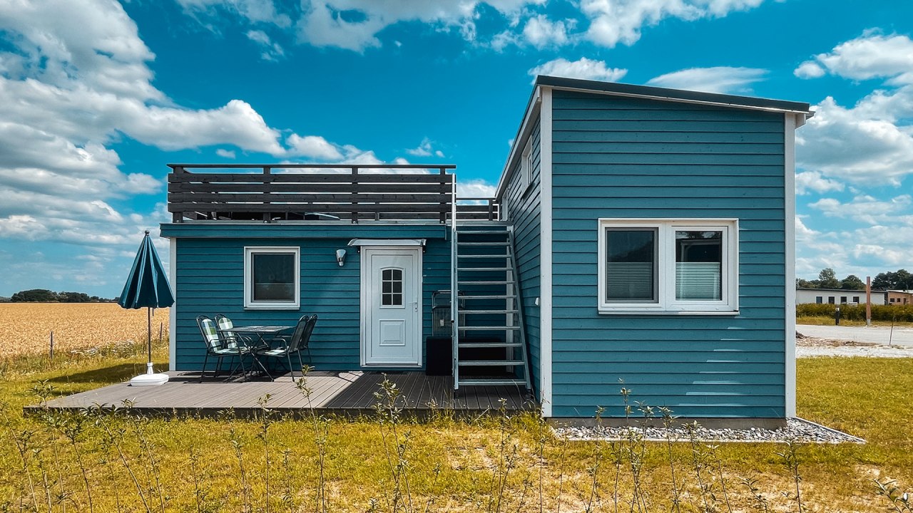 Tiny House auf dem Campingplatz des Prima Camping Resort Boddenblick. // © Prima Camping Resort Boddenblick Tiny House auf dem Campingplatz des Prima Camping Resort Boddenblick. // © Prima Camping Resort Boddenblick