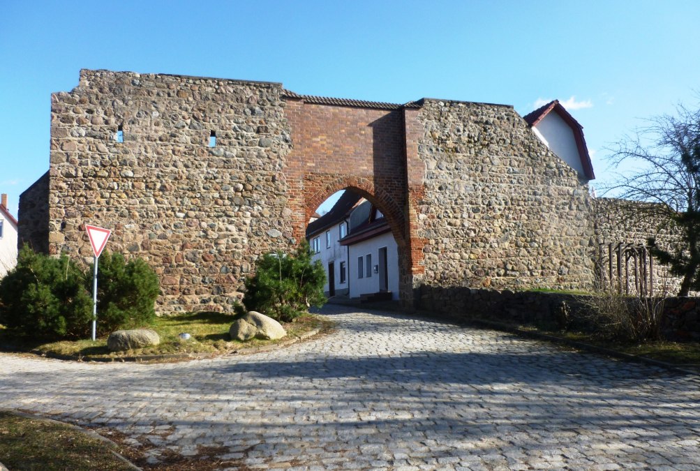 Das Woldegker Tor ist Teil der sehr gut erhaltenen Stadtmauer Fürstenwerders, © Tourismusverein Fürstenwerder Das Woldegker Tor ist Teil der sehr gut erhaltenen Stadtmauer Fürstenwerders, © Tourismusverein Fürstenwerder