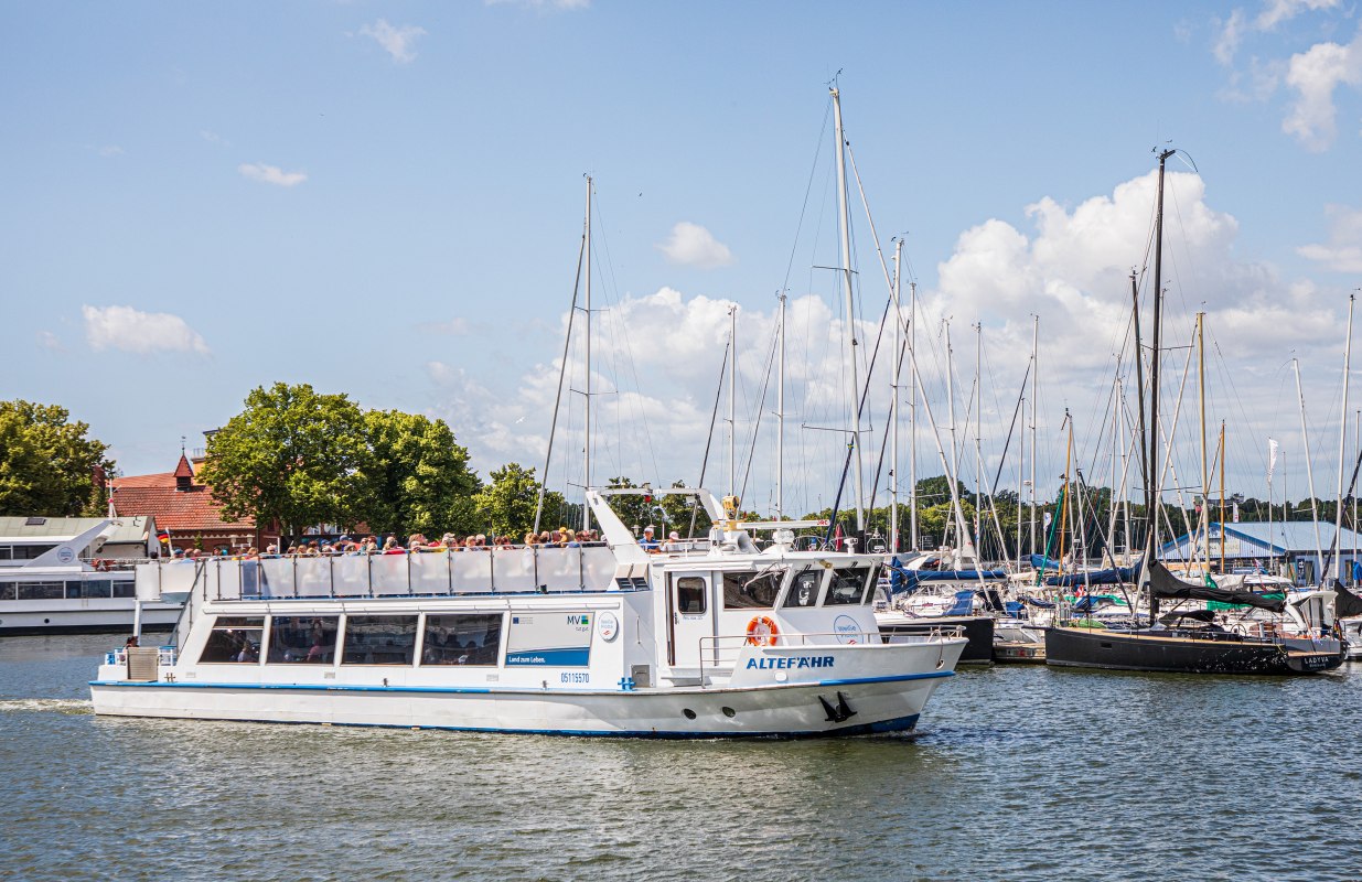 Die Hansestadt Stralsund vom Wasser aus erleben, &copy; Wei&szlig;e Flotte GmbH