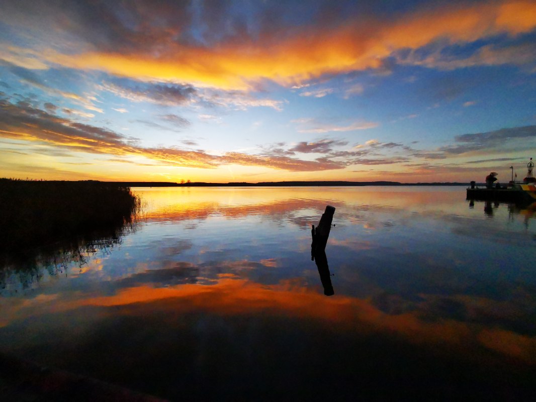 "Tu dir gut" - Sundowner am Hafen, &copy; Sonnenuntergang Hafen.jpg