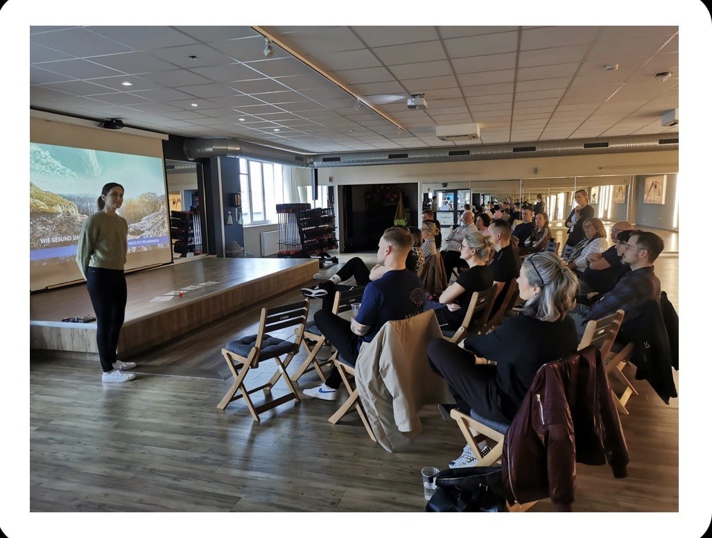 Gesundheitsvortrag mit interessierten Zuh&ouml;rern // &copy; Team Arinor