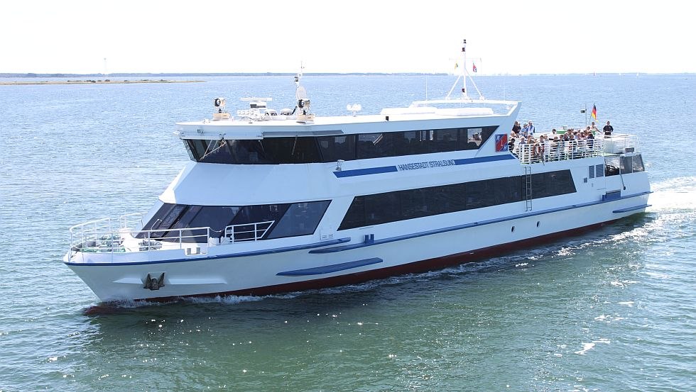 Mit den Fahrgastschiffen der Reederei Hiddensee zur Perle der Ostsee // &copy; Reederei Hiddensee GmbH