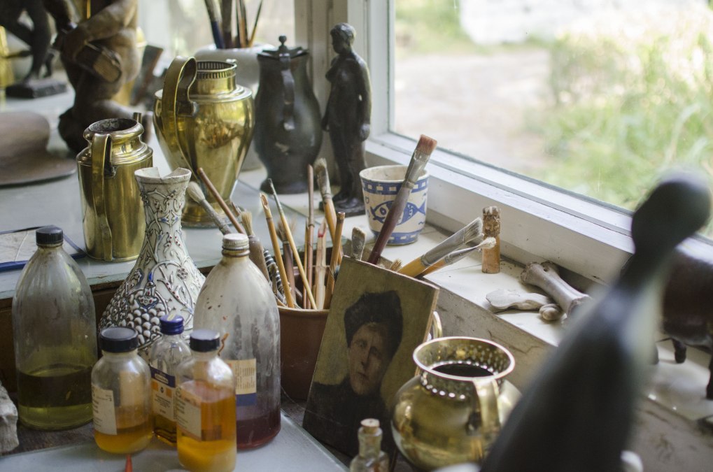 Malutensilien im Atelier und Museum Otto Niemeyer-Holstein, © TMV/Nikulski